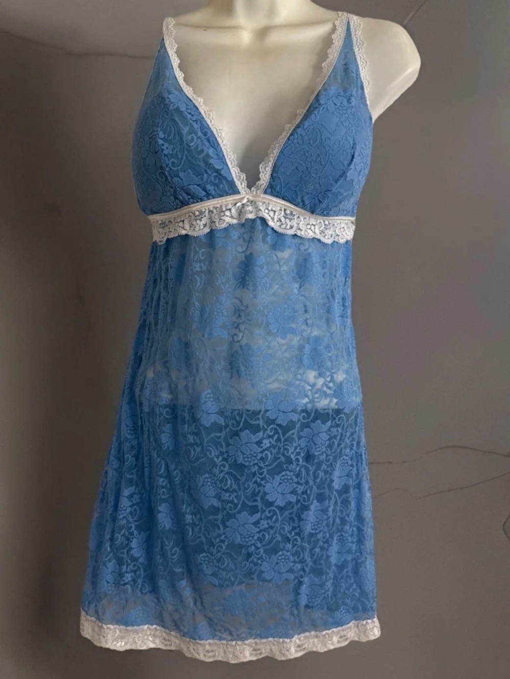 La Vie En Rose Blue Lace Chemise with White and blue Trim size L